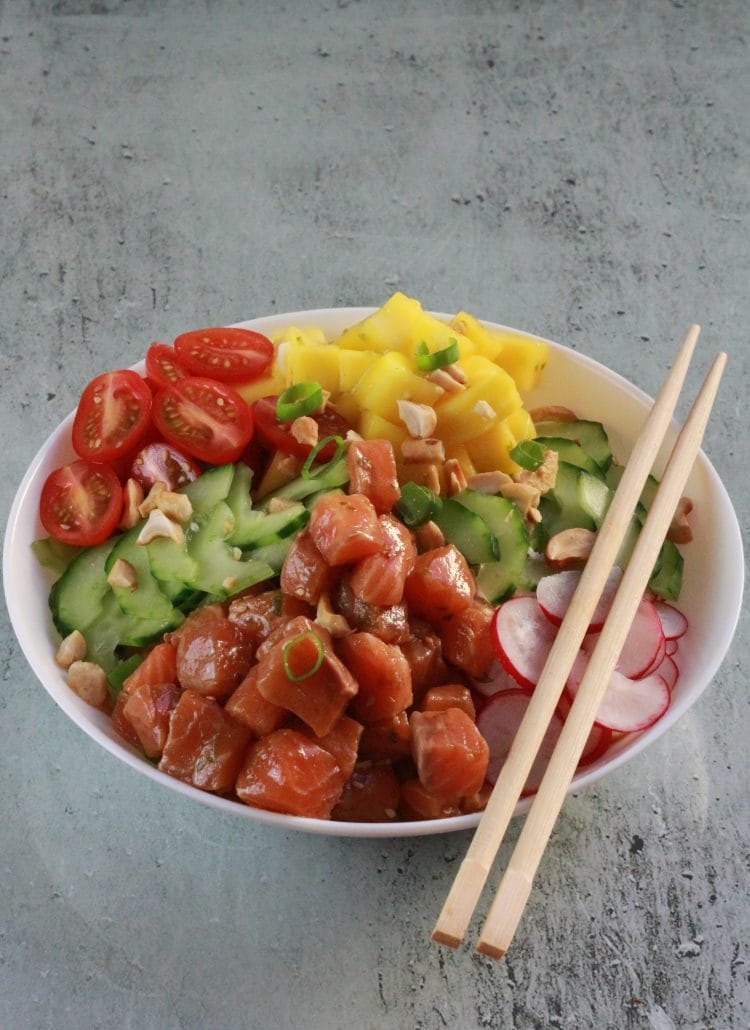 Poké bowl au saumon mariné