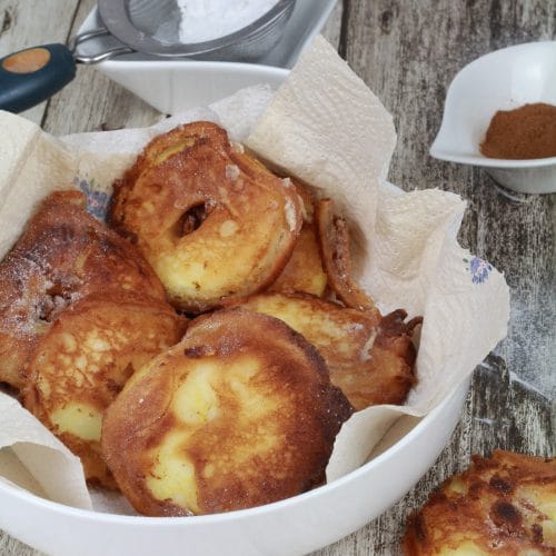 Beignets aux pommes et cannelle