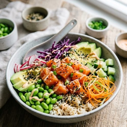 Poke bowl au saumon mariné