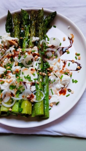 Salade d'asperges vertes d'Alsace tièdes et féta Salade d'asperges vertes d'Alsace tièdes et féta