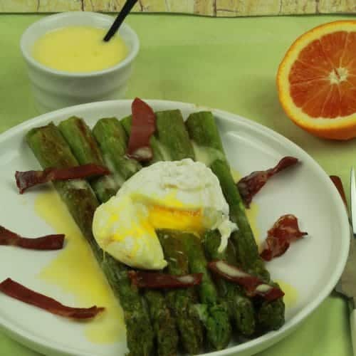 Oeufs pochés et asperges vertes d'Alsace