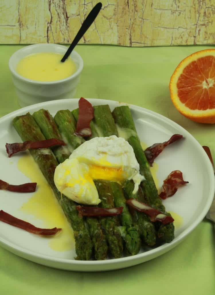 Oeufs pochés et asperges vertes d'Alsace