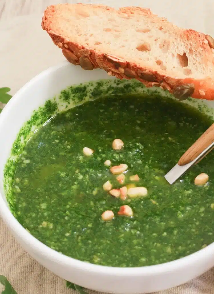 pesto de roquette aux noisettes