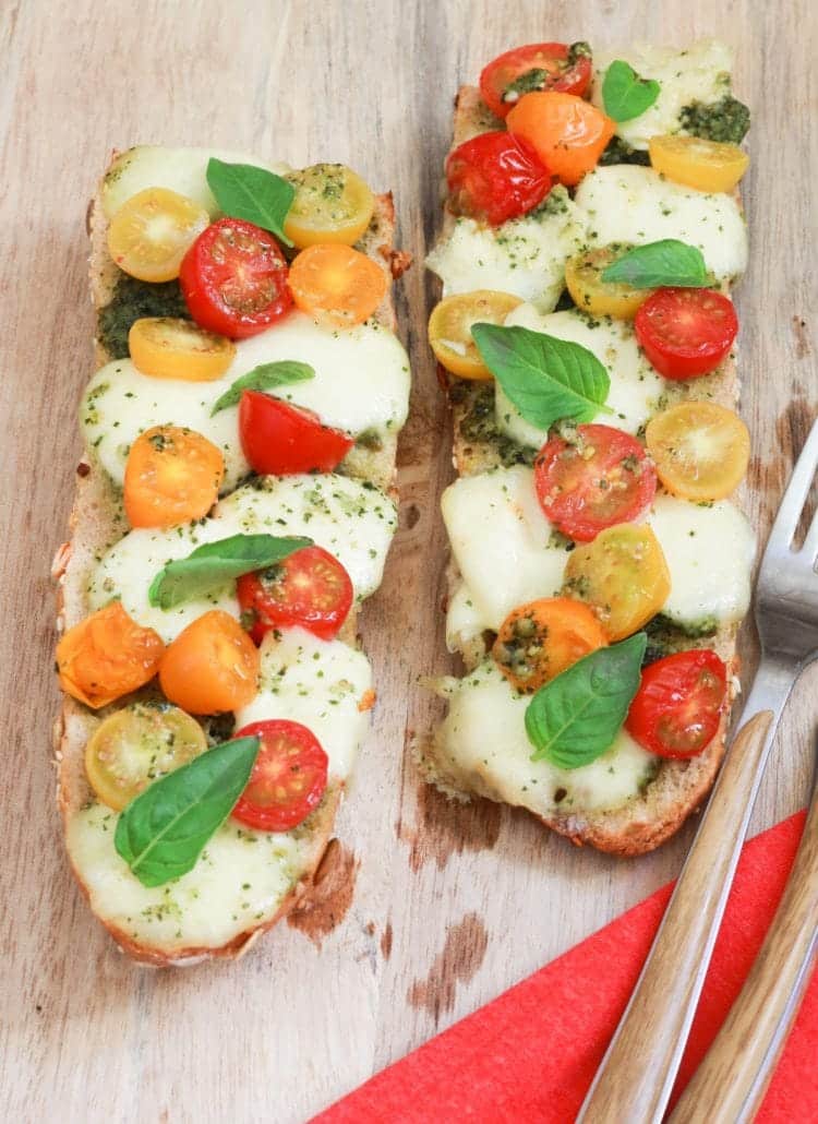 tartines de tomates mozzarella et pesto de basilic