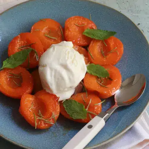 Poêlée d'abricots au romarin 1 poêlée d'abricots au romarin