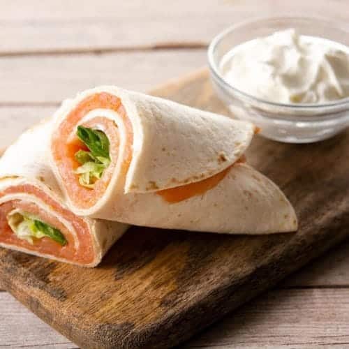 Wraps de saumon fumé aux baies roses
