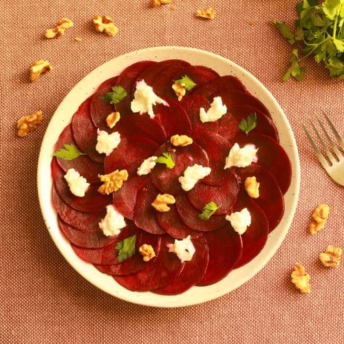 Carpaccio de betteraves aux noix et mozzarella