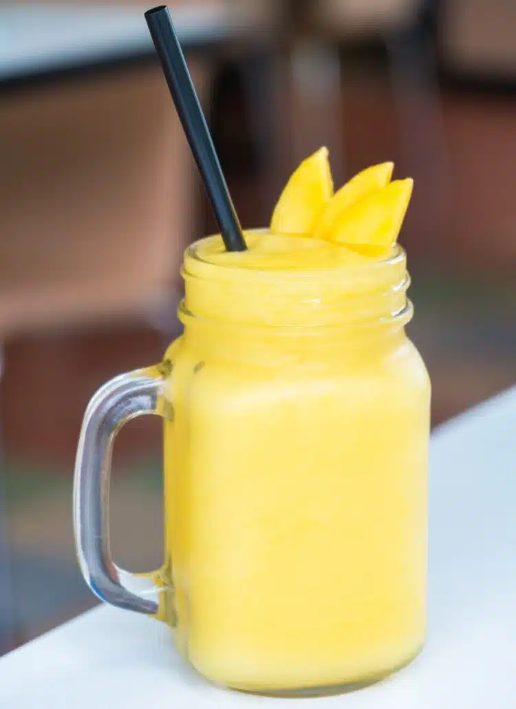 Smoothie à l'ananas et mangue