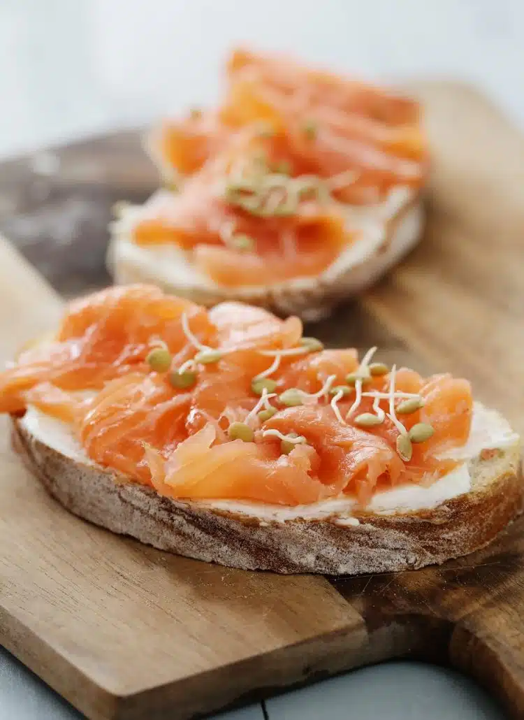 Tartines au saumon fumé et wasabi