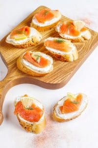 Brushetta au saumon fumé à la crème de raifort