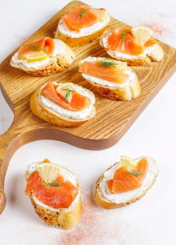 Brushetta au saumon fumé à la crème de raifort