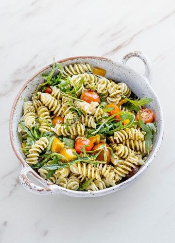 Salade de pâtes aux tomates cerises et roquette