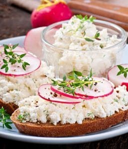 Tartines de radis et fromage frais Tartines de radis et fromage frais