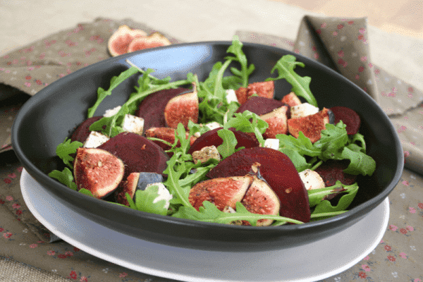 Salade de figues à la betterave et chèvre