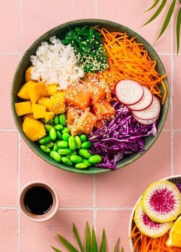 Poké bowl au saumon et édamame