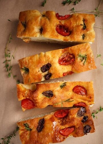 Focaccia aux olives et tomates confites