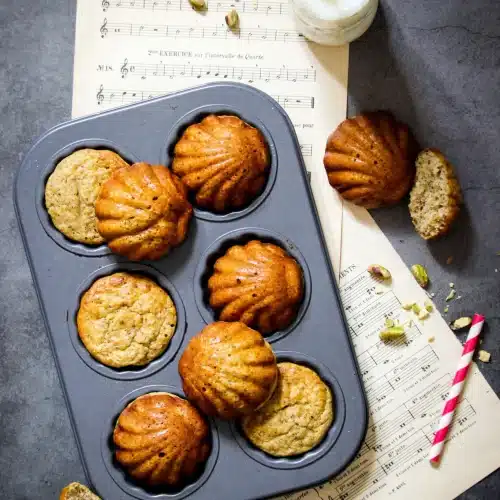 Financiers à la pistache et fève de tonka
