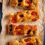 Focaccia au romarin et tomates cerises