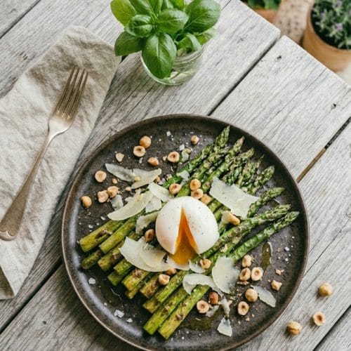 Asperges rôties & oeuf parfait