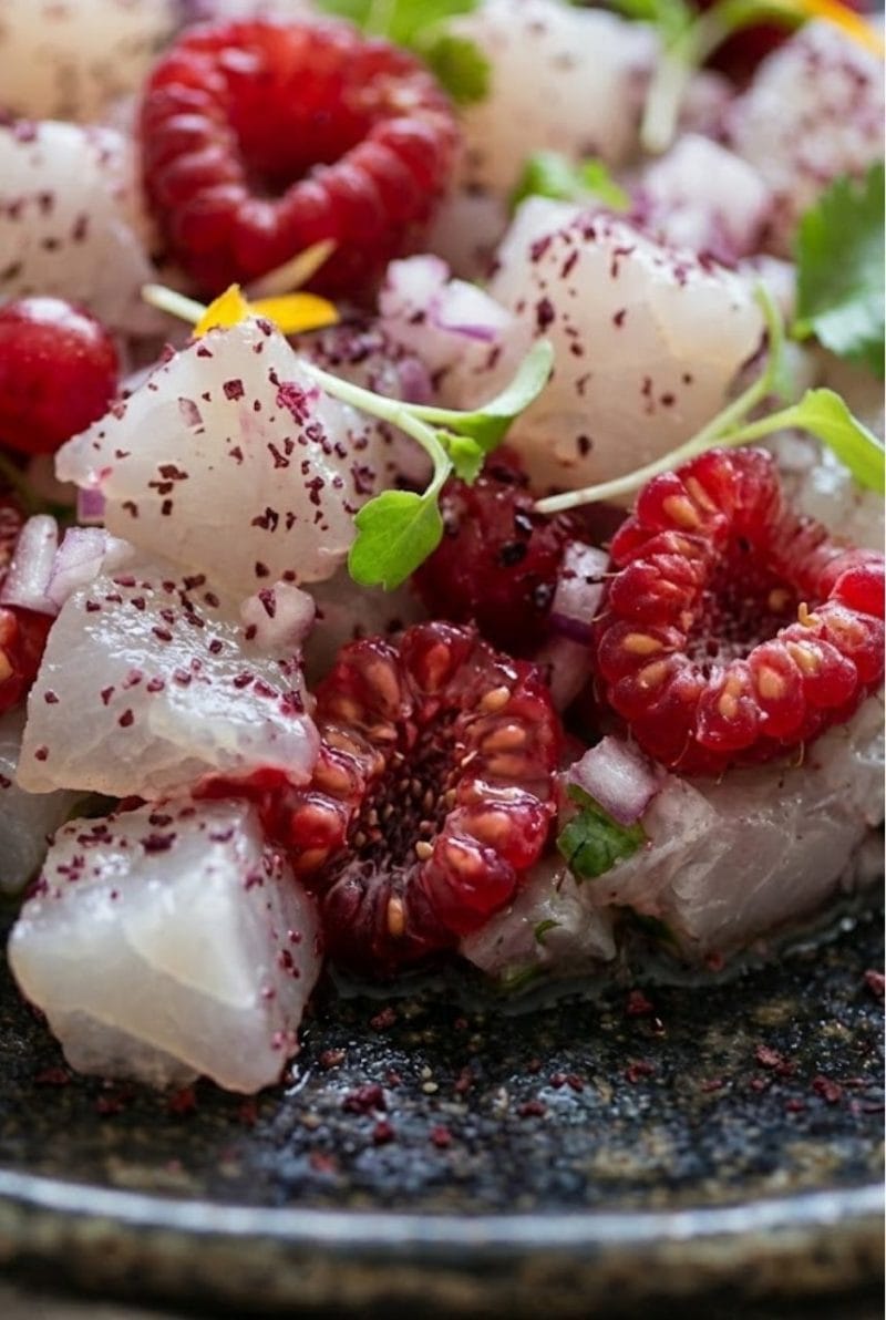 Tartare de daurade aux framboises et sumac
