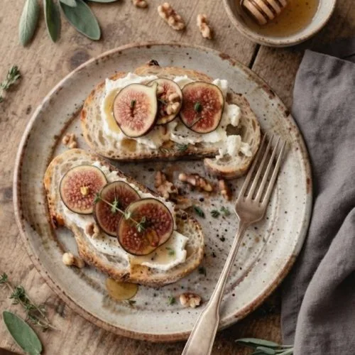 Bruschetta aux figues, chèvre et miel